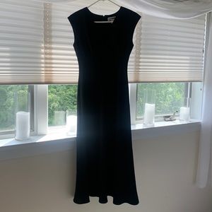 Formal sleeveless black dress.